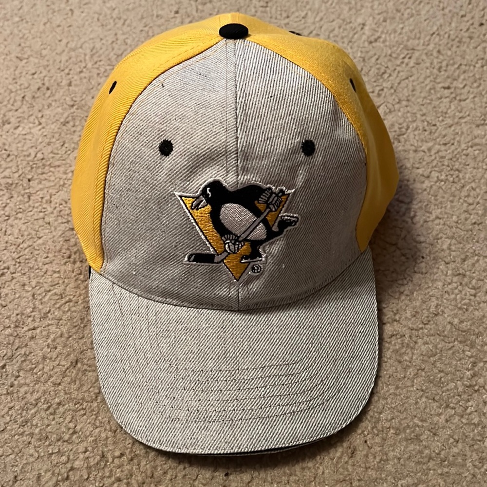 NWT Pittsburgh Penguins Snap Back Cap